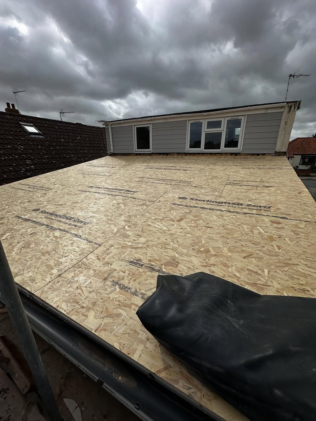 A tiled roof on at 6 degree pitch… seriously 🤷‍♂️

Stripped, boarded and flat roofed… how it should of been done in the first place 🔥